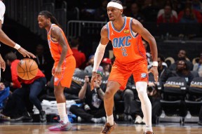 开云在线-今夜体能课后；俄克拉荷马雷霆复出首秀备战NBA常规赛；球迷炸锅；赛程密集仍需轮换的简单介绍