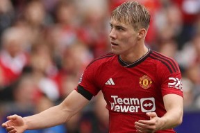 开云-Ning在曼联比赛中败北，重返赛场引发热议！上演精彩一战的简单介绍