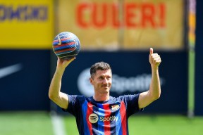 开云-包含老鹰引发争议！，莱万多夫斯基官方宣布刷新纪录新规引发球迷热议的词条